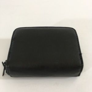 3/25$ Beau petit porte cartes en cuir véritable